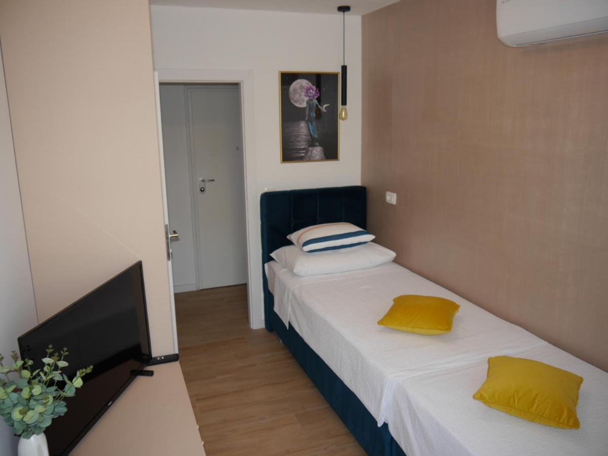 Apartment "Mon Ami" Трогір Екстер'єр фото