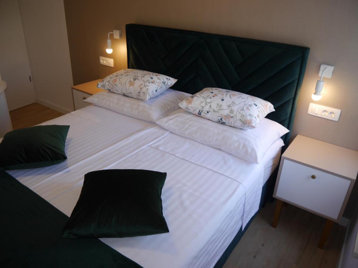 Apartment "Mon Ami" Трогір Екстер'єр фото