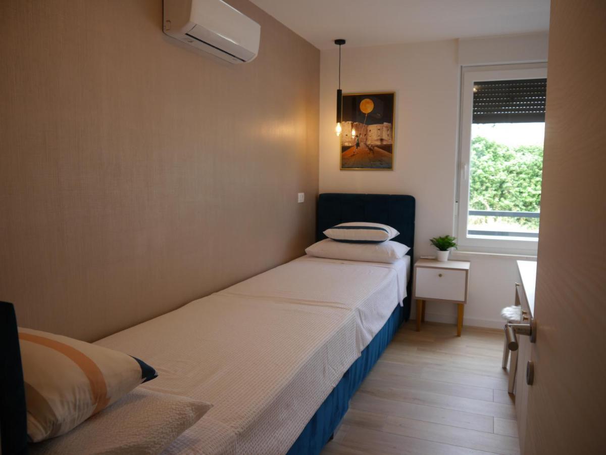 Apartment "Mon Ami" Трогір Екстер'єр фото